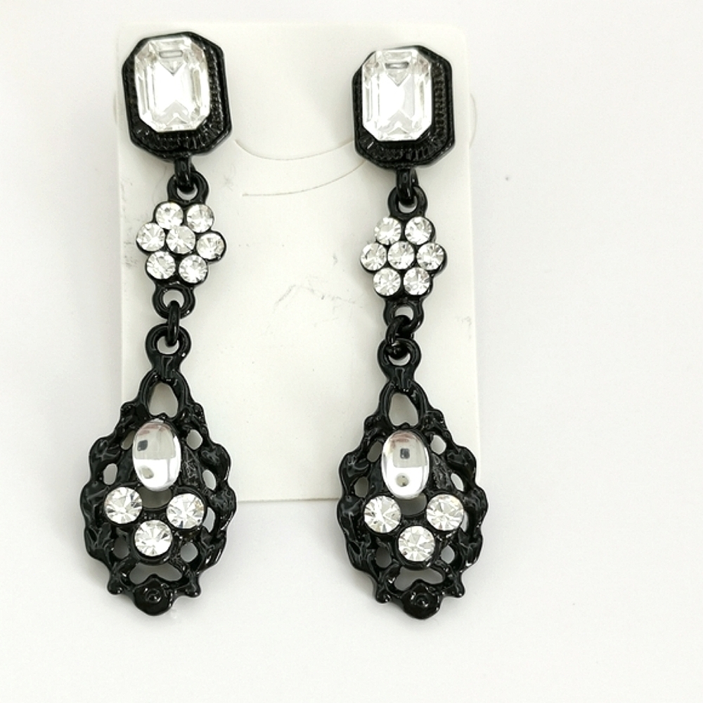 Clear crystal In Black earrings  🆕
